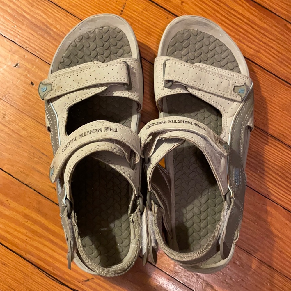 Women’s North Face hydro track sandal size 6m